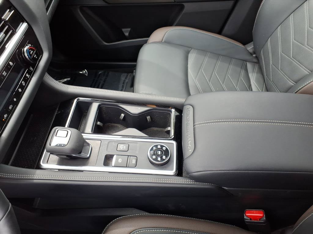 Used 2025 Nissan Pathfinder Platinum w/ Cargo Package AWD/4WD image 15