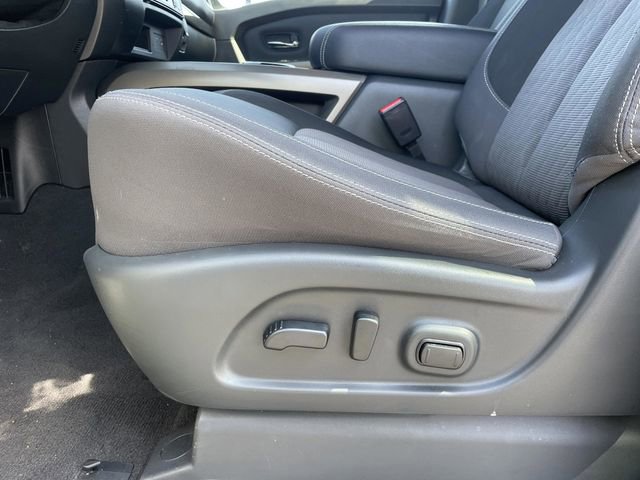 Certified 2024 Nissan Titan SV w/ SV Bronze Edition Package image 30