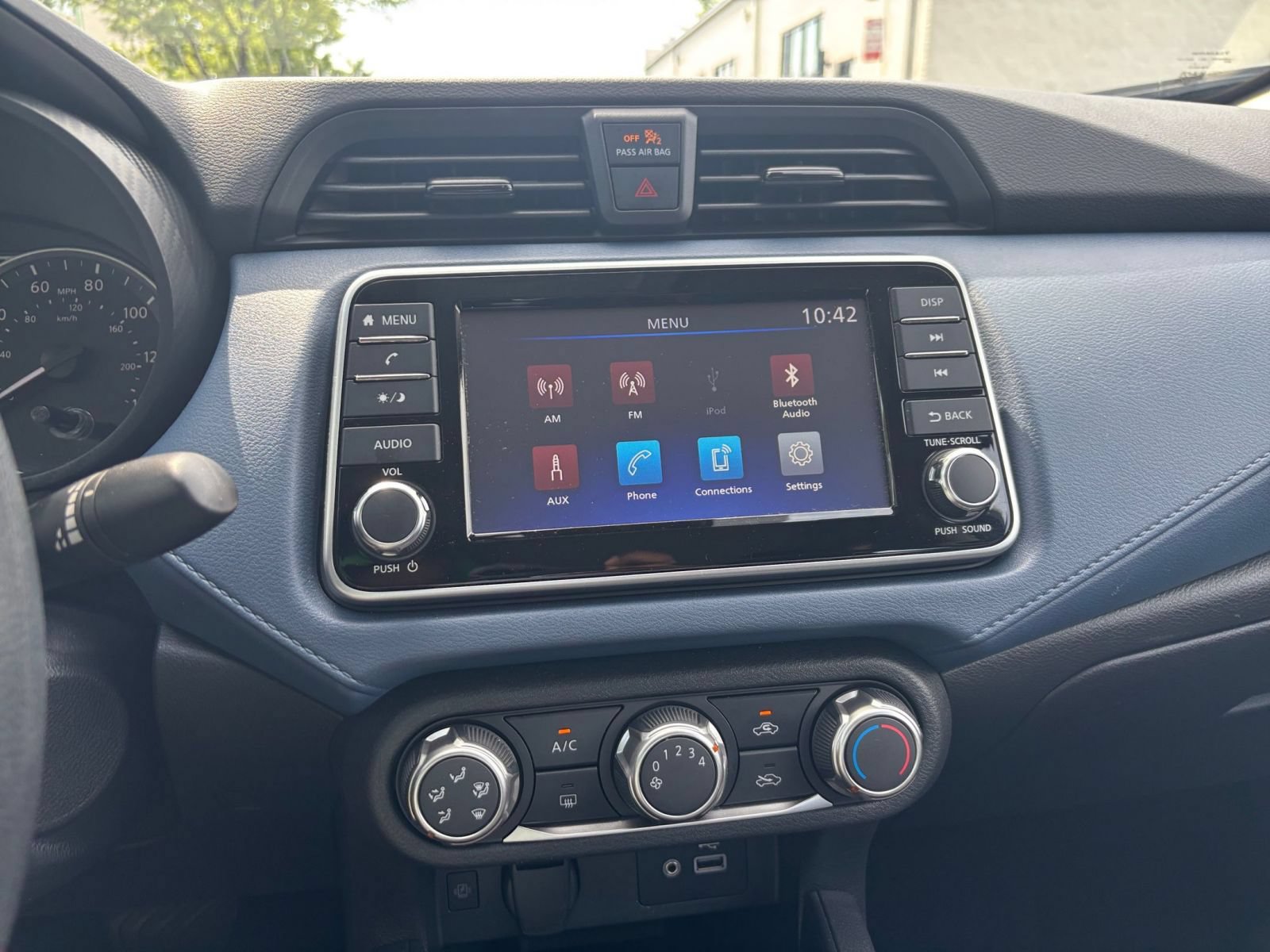 Used 2025 Nissan Versa SV FWD image 17