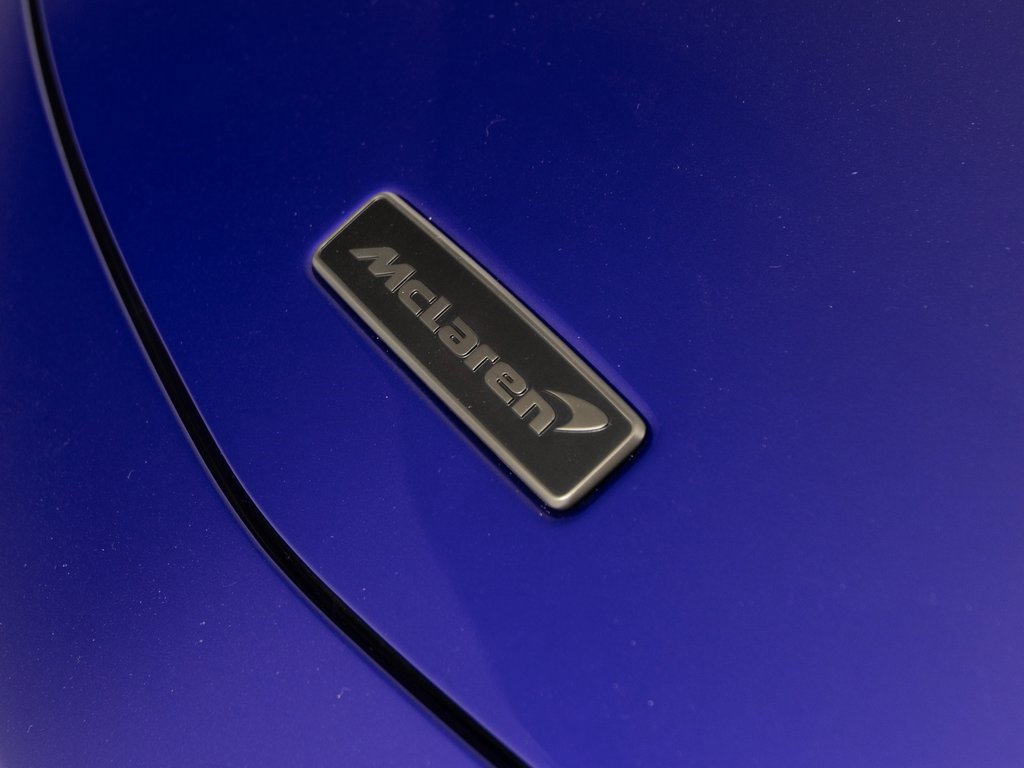 Used 2025 McLaren Artura Spider image 17