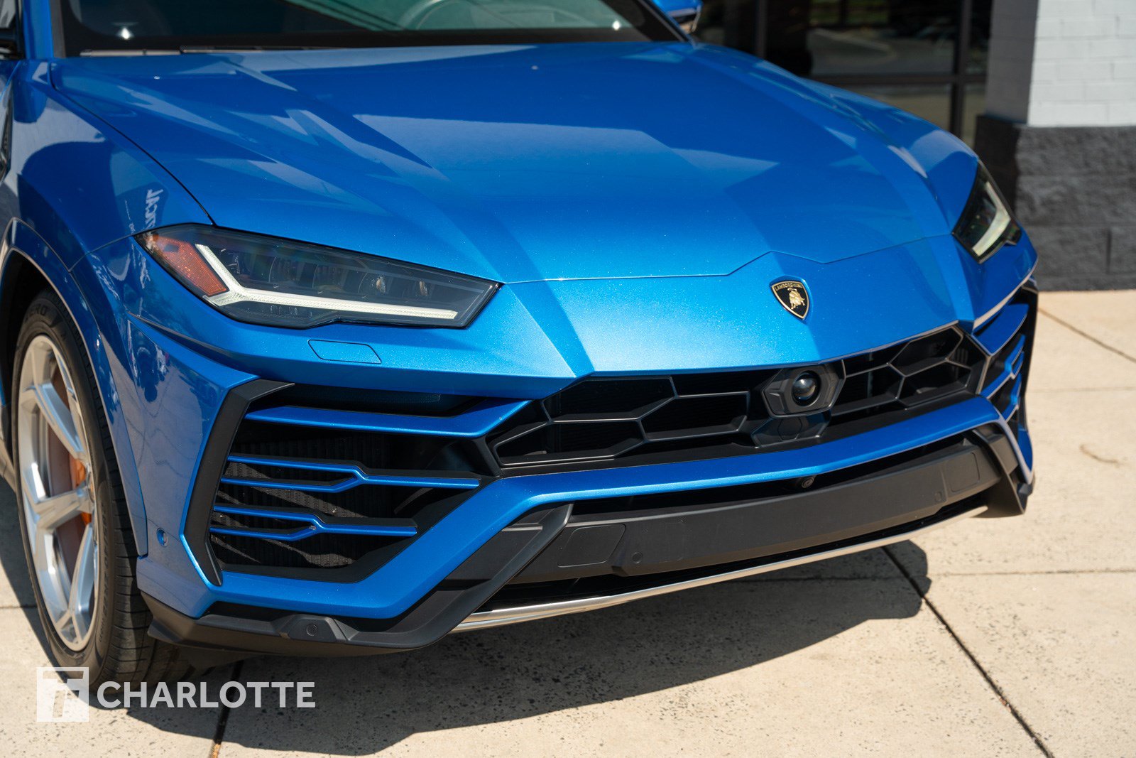 Used 2021 Lamborghini Urus AWD/4WD image 3