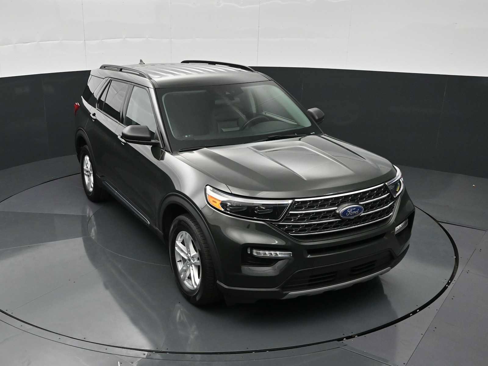 Used 2022 Ford Explorer XLT w/ Equipment Group 202A AWD/4WD image 19