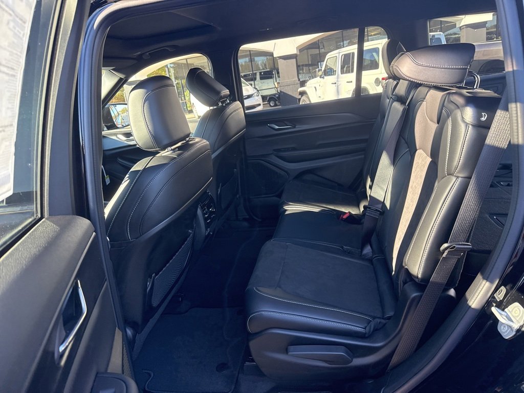 New 2025 Jeep Grand Cherokee L Altitude image 22