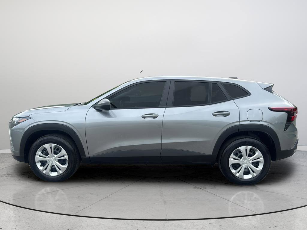 Used 2026 Chevrolet Trax LS FWD image 9