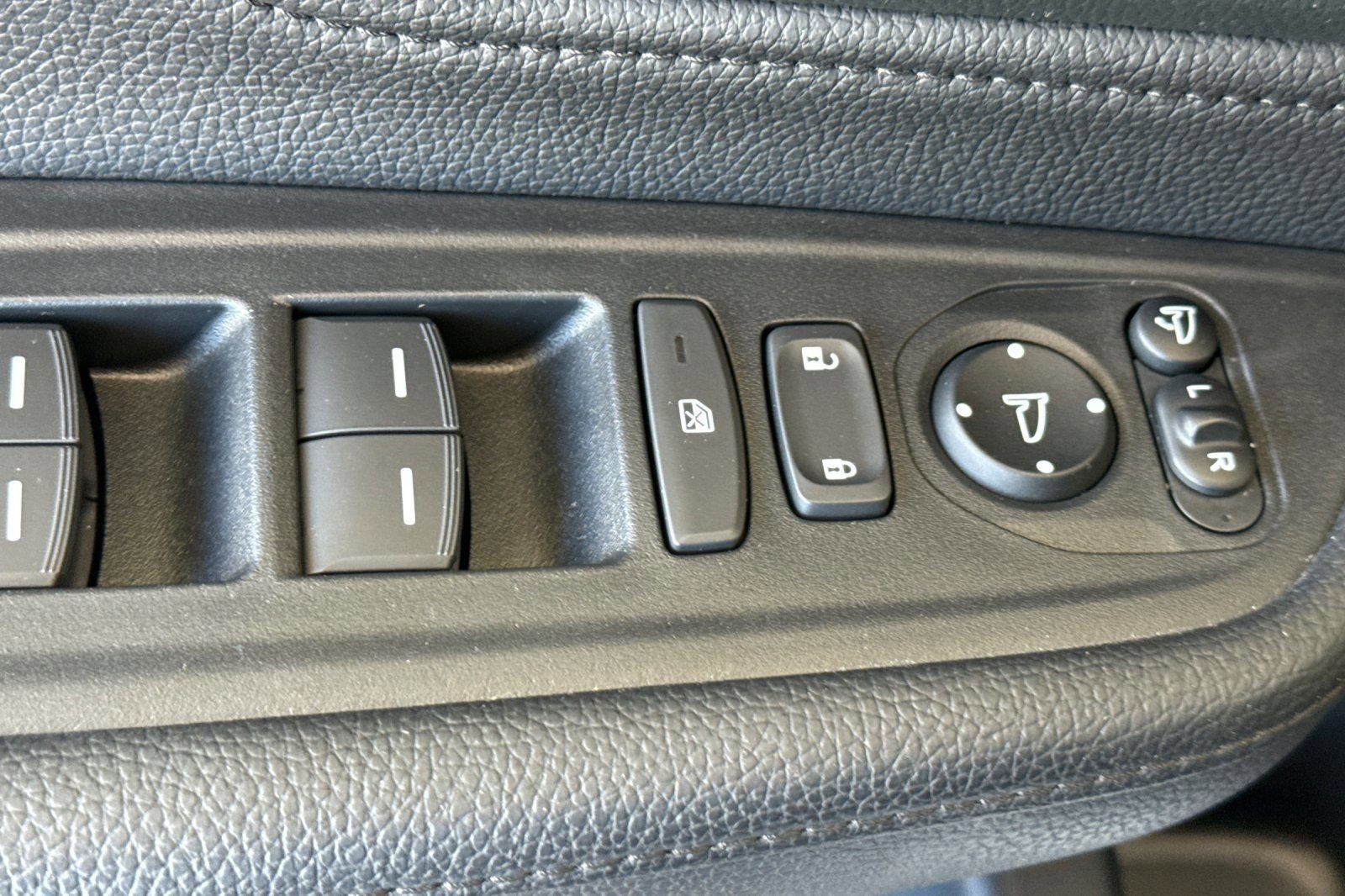 Used 2023 Honda Odyssey Elite image 12