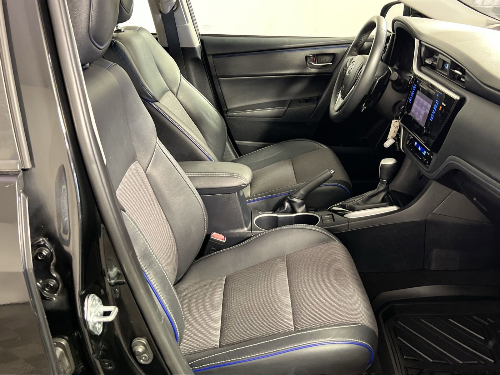 Used 2017 Toyota Corolla SE image 28