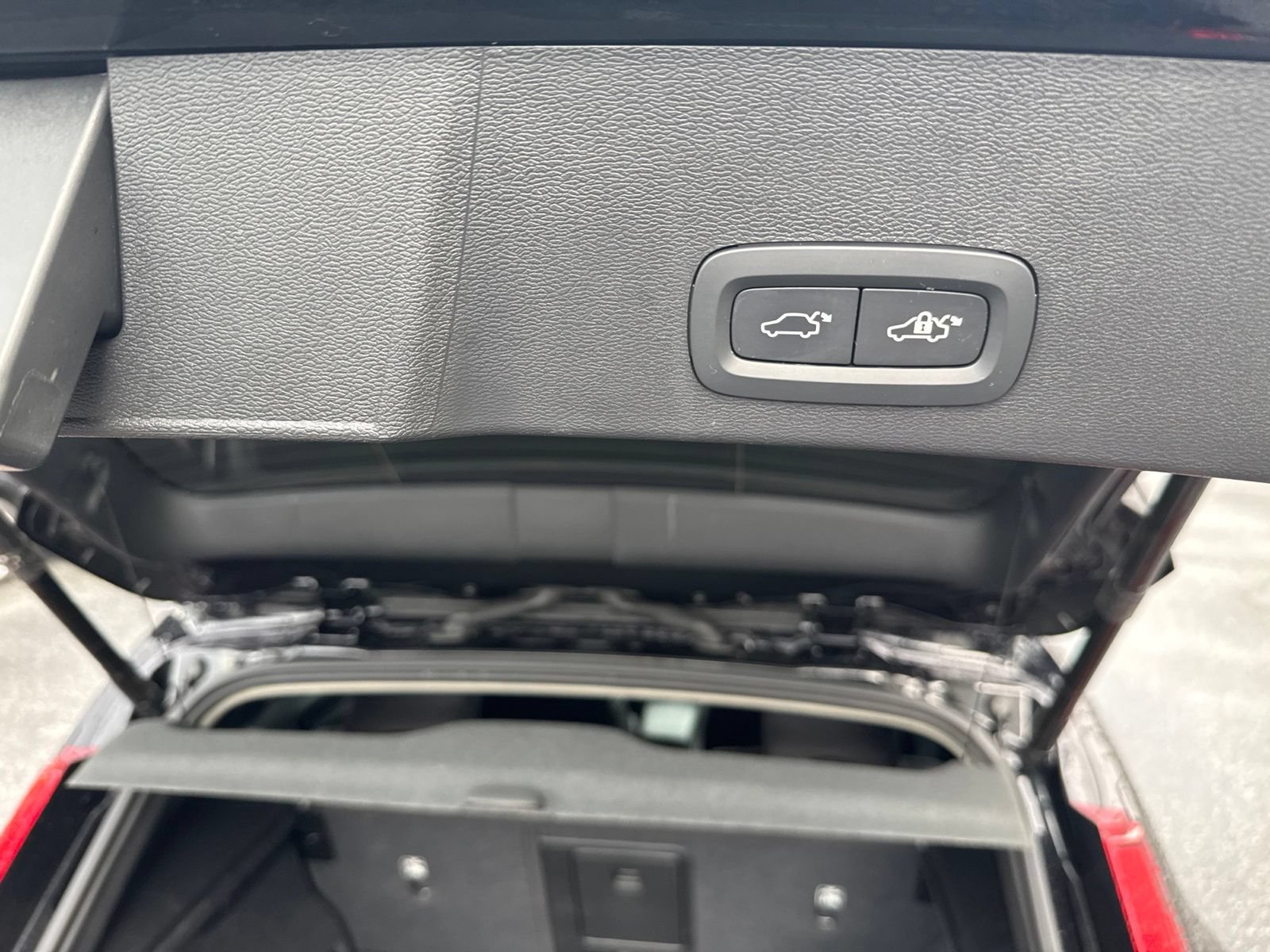 Used 2025 Volvo XC40 B5 Core AWD/4WD image 11