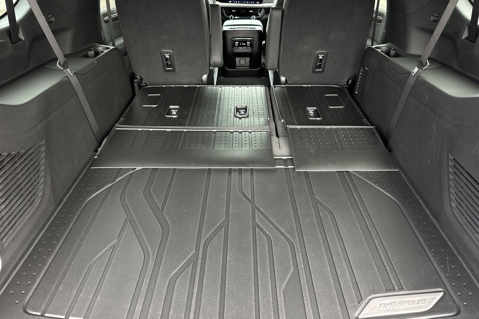 New 2026 Chevrolet Suburban High Country w/ LPO, Illumination Package image 16