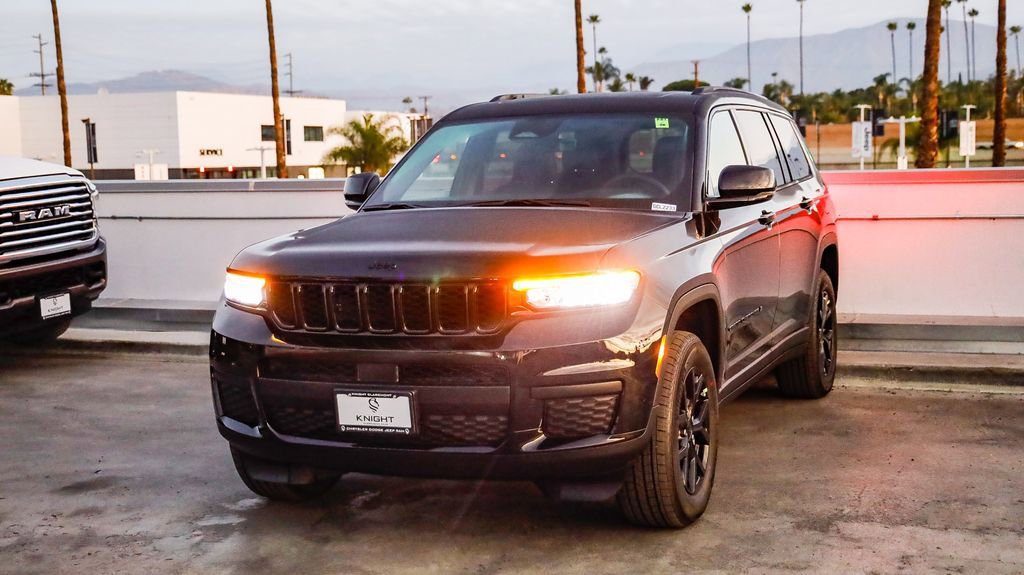 New 2025 Jeep Grand Cherokee L Altitude image 4