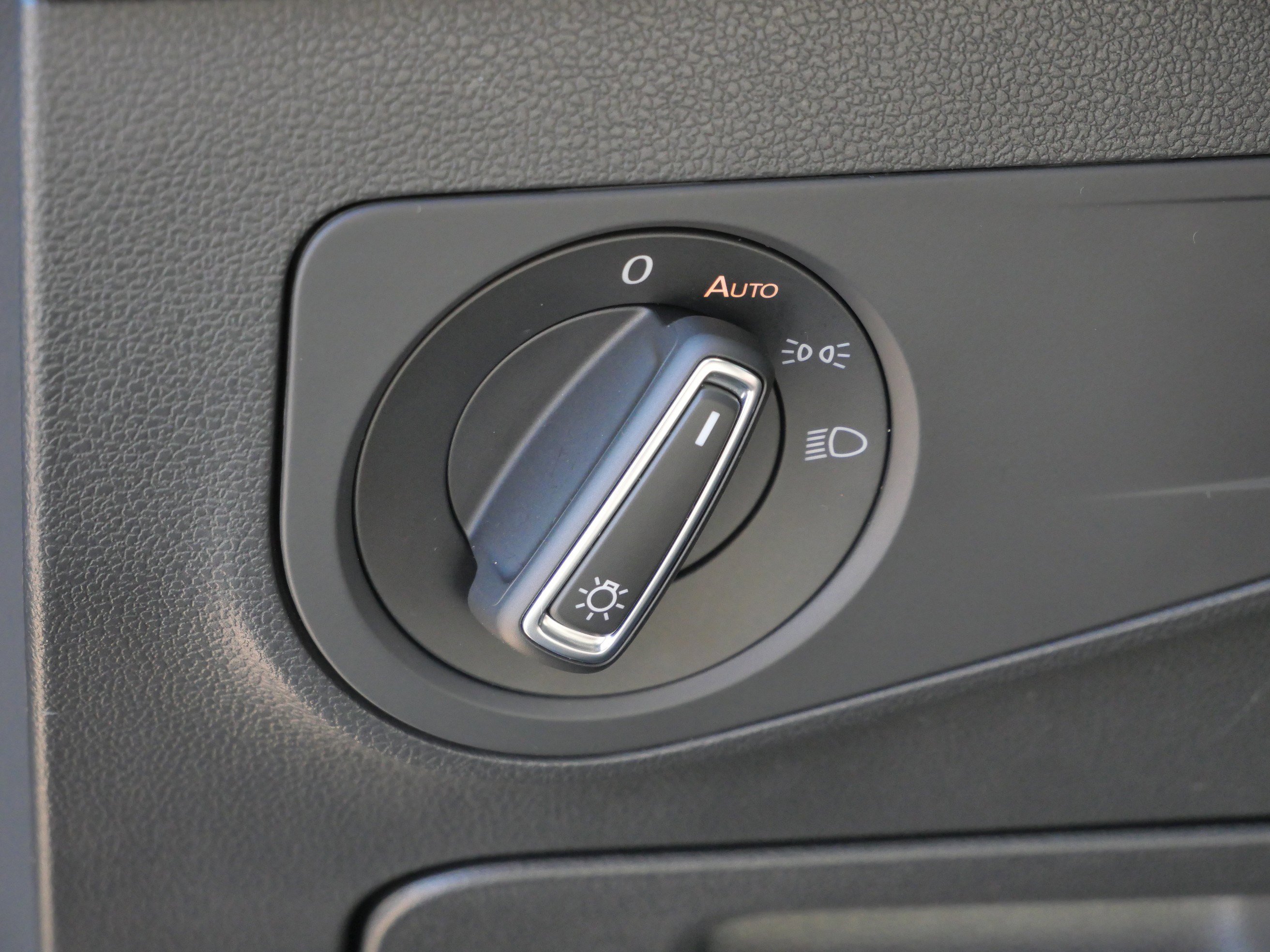 Certified 2022 Volkswagen Tiguan SE w/ Panoramic Sunroof Package image 21