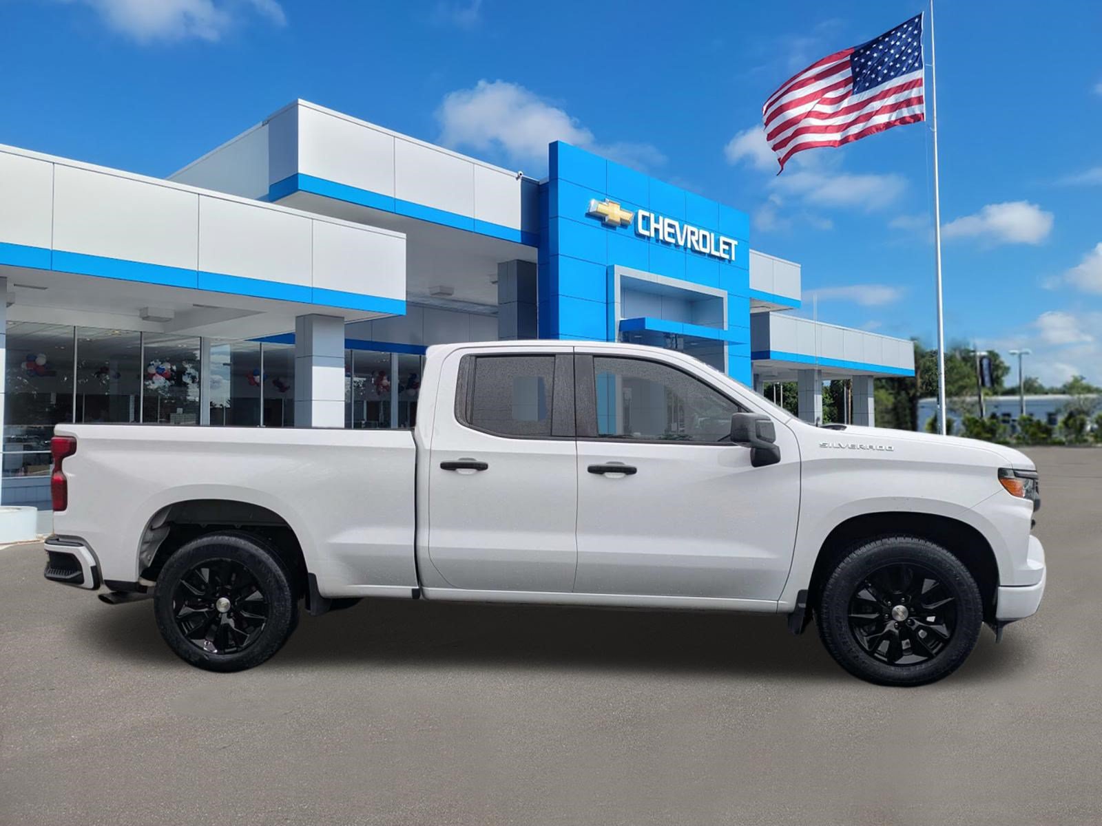 Used 2024 Chevrolet Silverado 1500 Custom RWD image 2