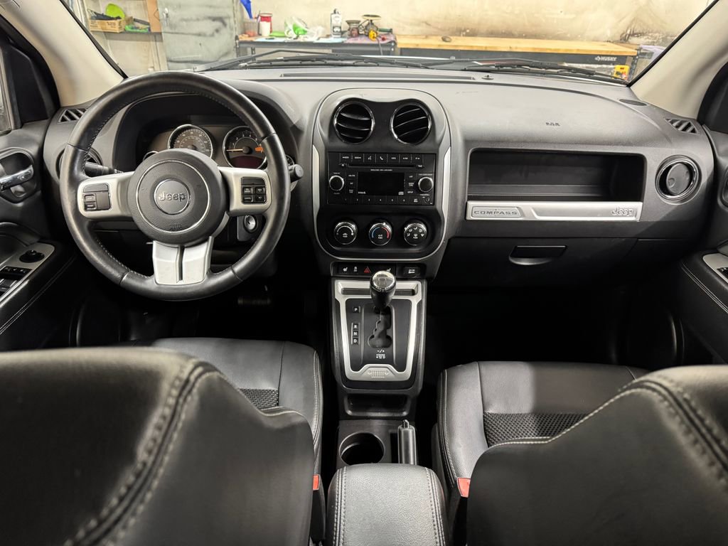 Used 2017 Jeep Compass Latitude FWD image 17
