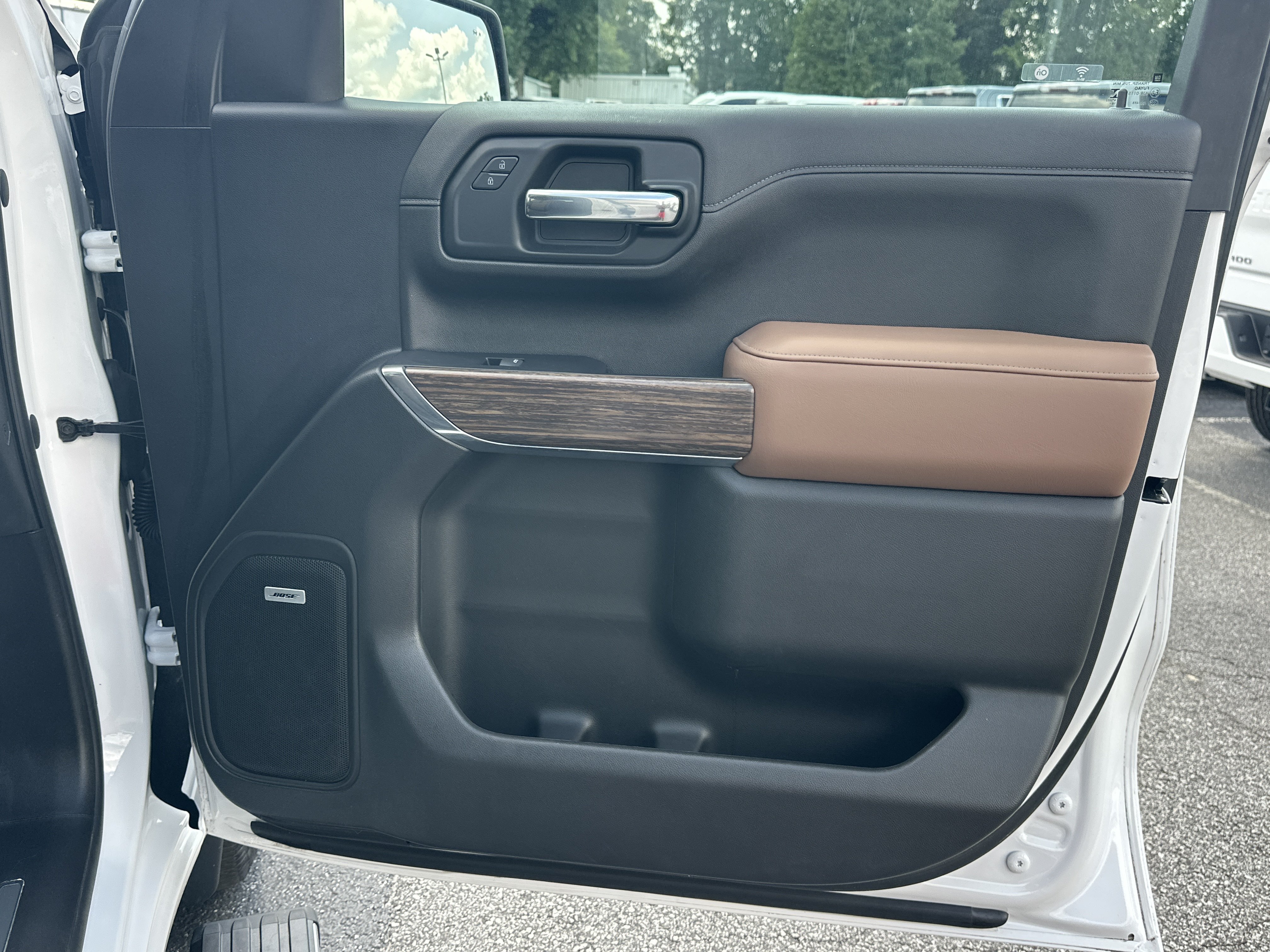 Used 2019 Chevrolet Silverado 1500 High Country w/ Technology Package AWD/4WD image 15