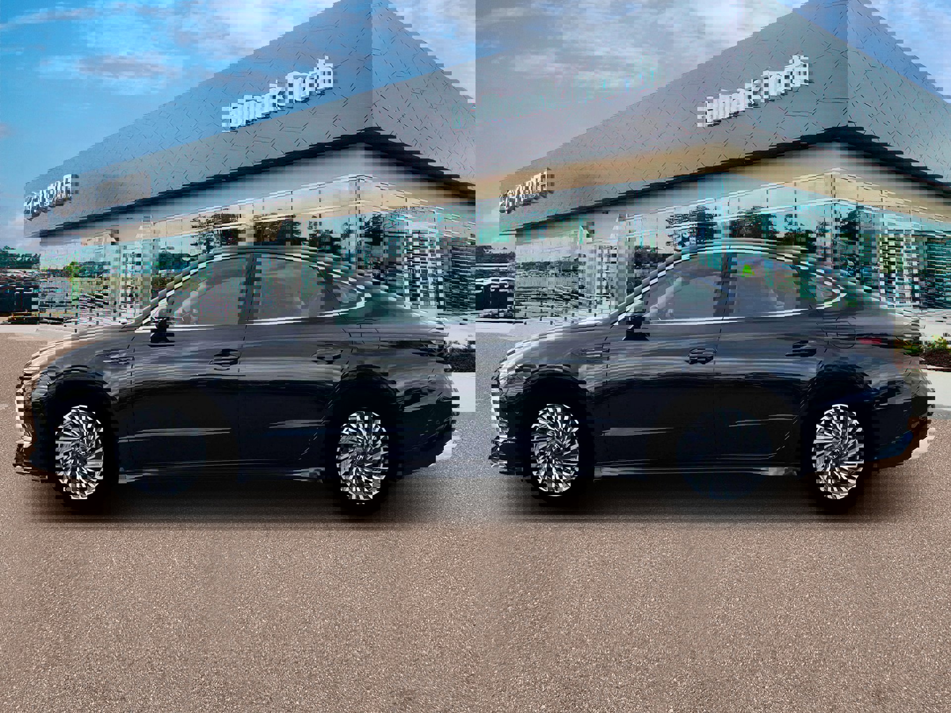 New 2025 Hyundai Sonata Limited image 3