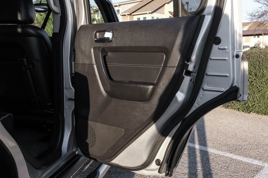 Used 2010 HUMMER H3 Luxury w/ Appearance Package image 48