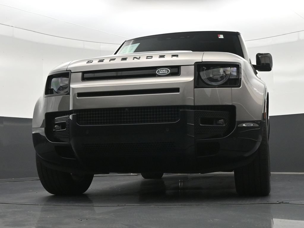 Used 2024 Land Rover Defender 130 X-Dynamic SE AWD/4WD image 30