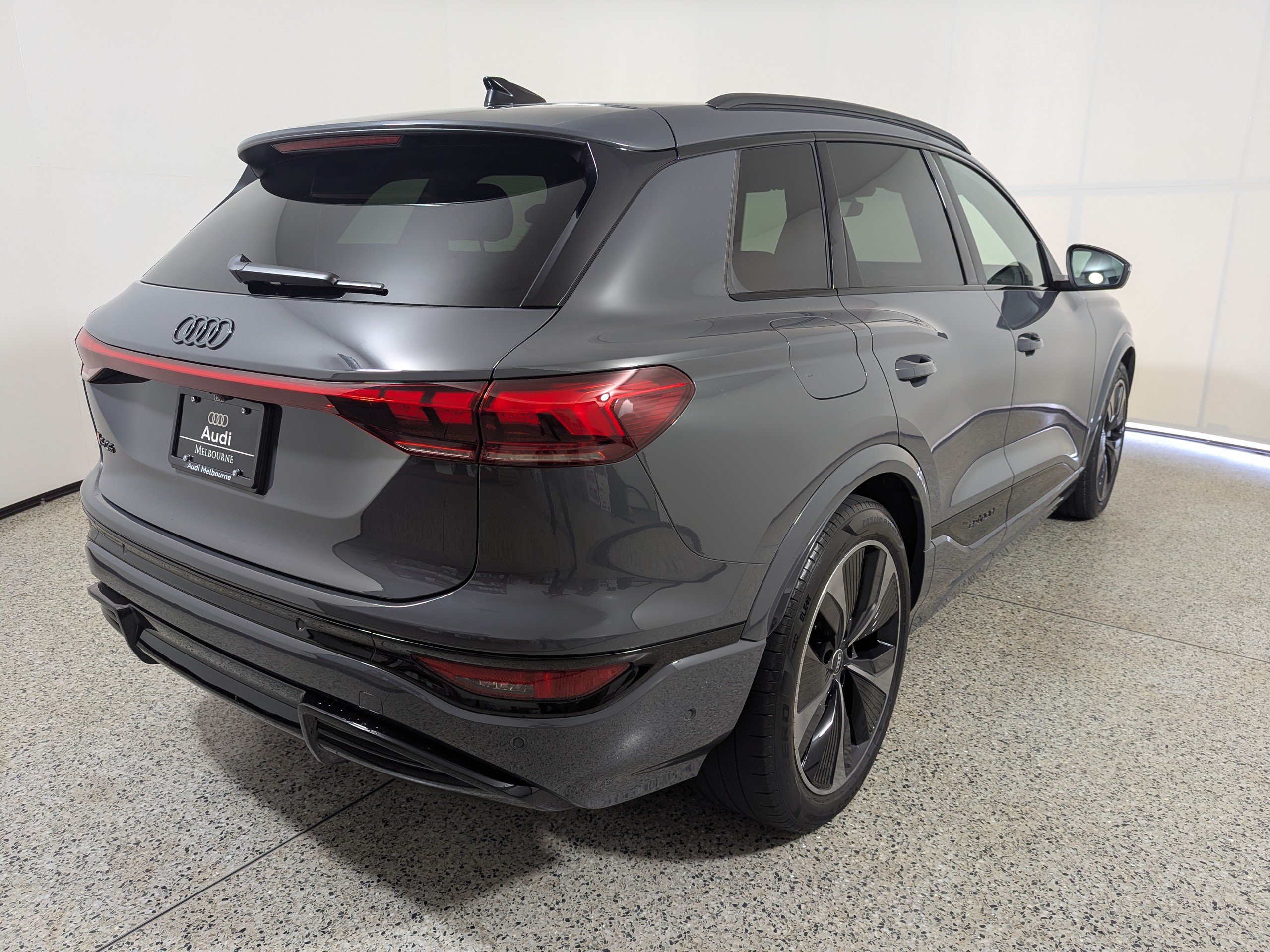 Certified 2025 Audi SQ6 e-tron Prestige AWD/4WD image 7