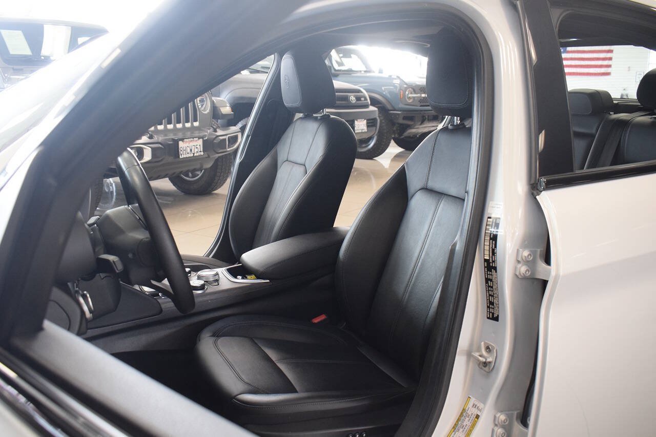 Used 2022 Alfa Romeo Giulia Ti RWD image 40