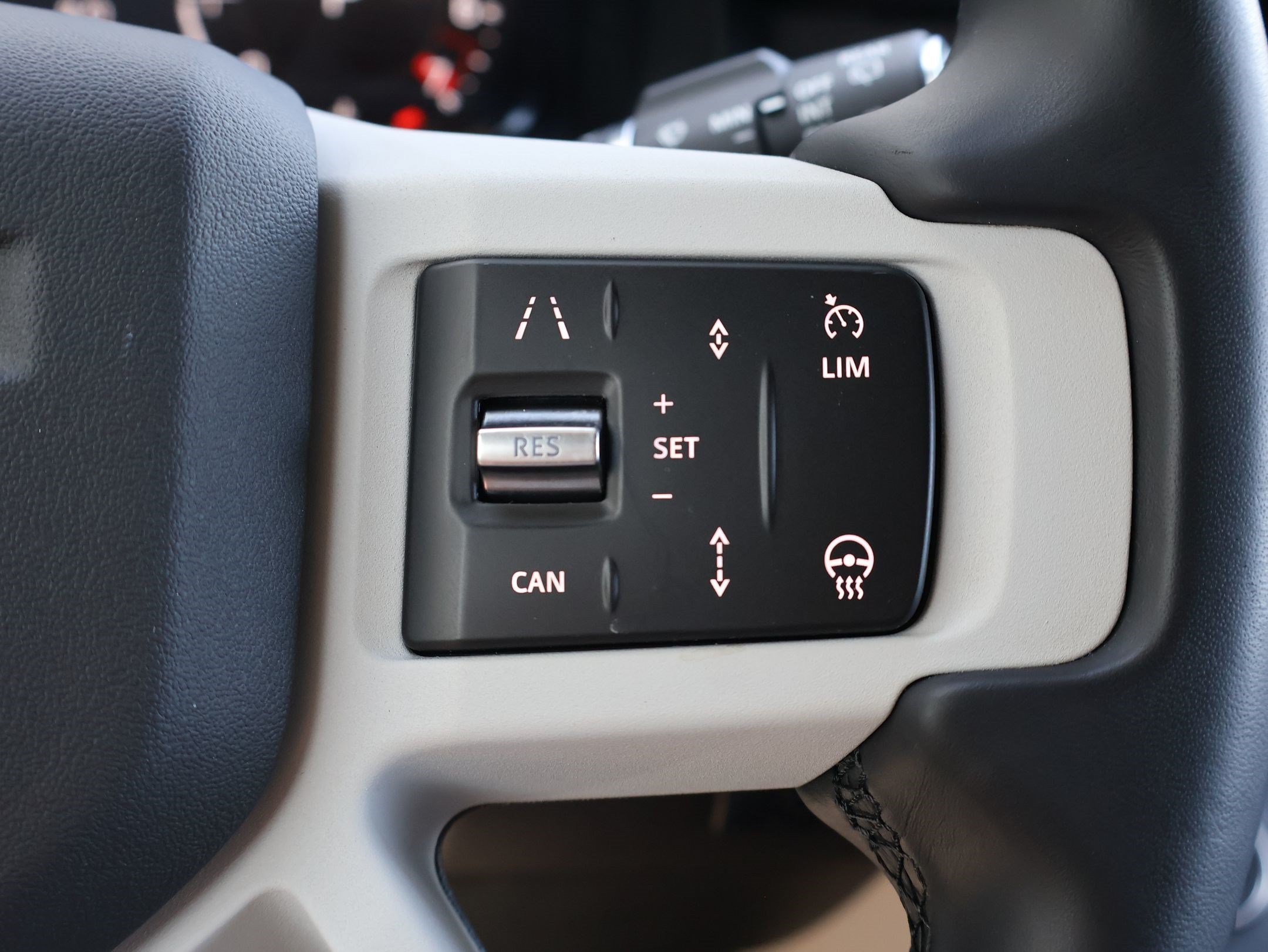 Certified 2025 Land Rover Defender 130 X-Dynamic SE AWD/4WD image 18