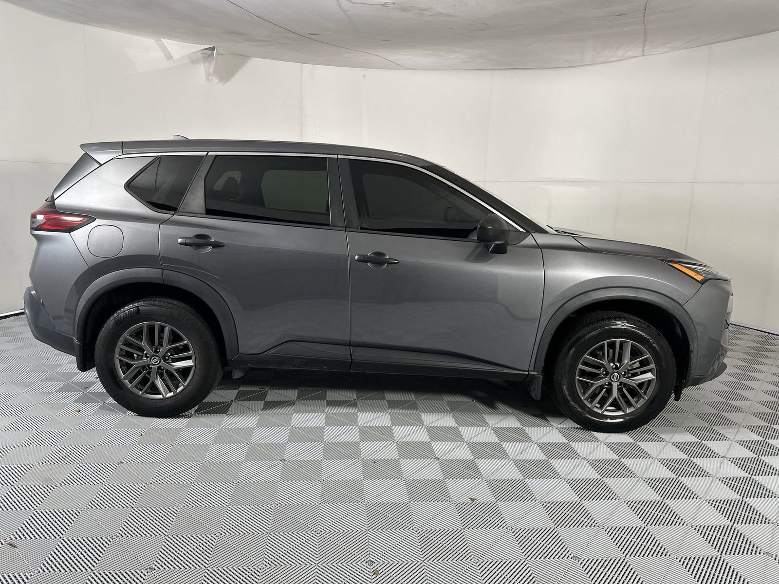 Used 2021 Nissan Rogue S FWD image 9