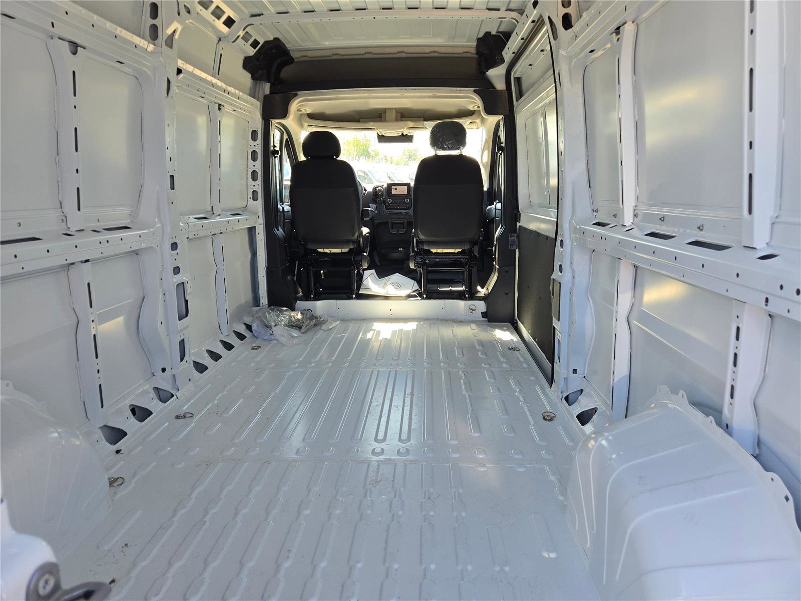 Used 2025 RAM ProMaster 2500 w/ Convenience Group image 19