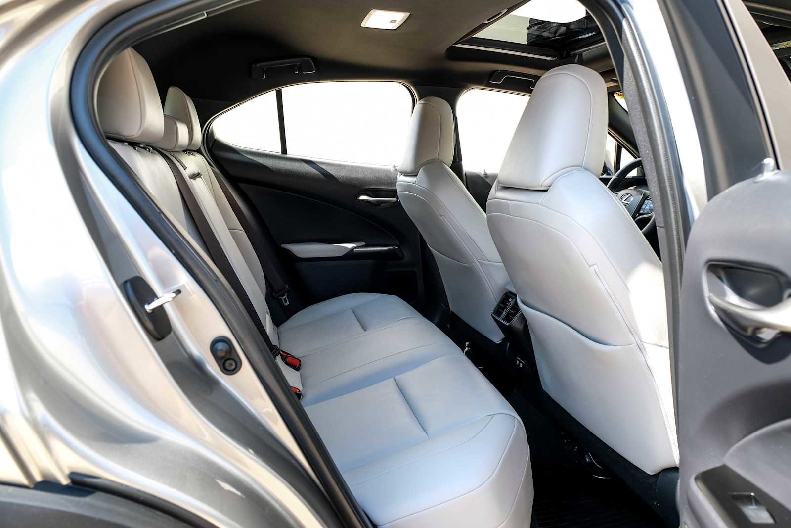 Used 2019 Lexus UX 200 image 37