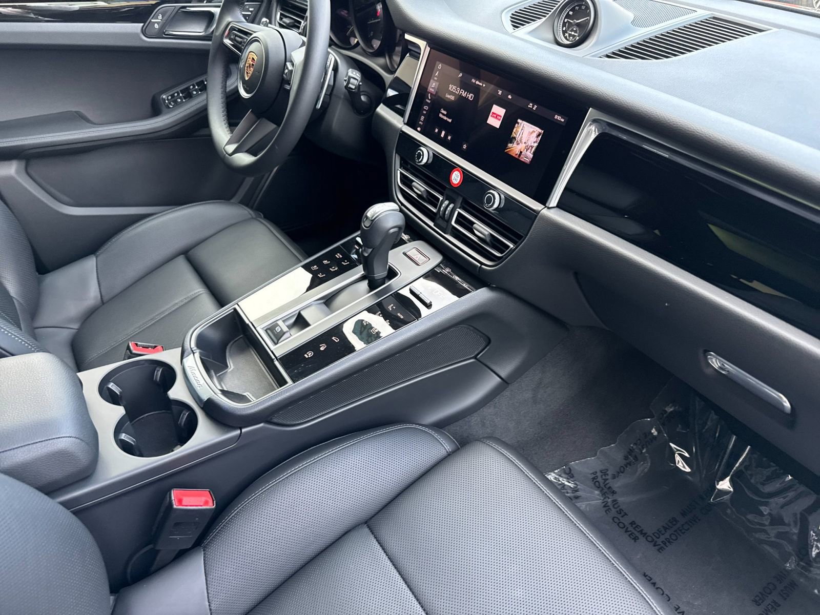Certified 2026 Porsche Macan AWD/4WD image 18