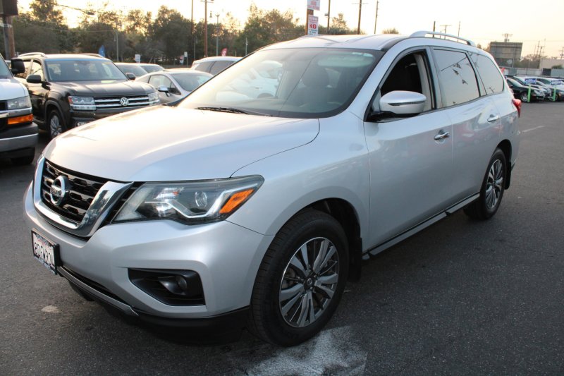 Used 2018 Nissan Pathfinder SV