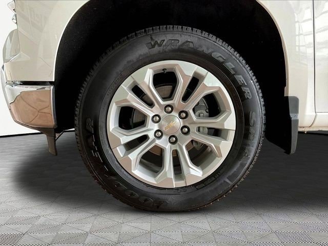 Used 2023 Chevrolet Silverado 1500 LTZ AWD/4WD image 33