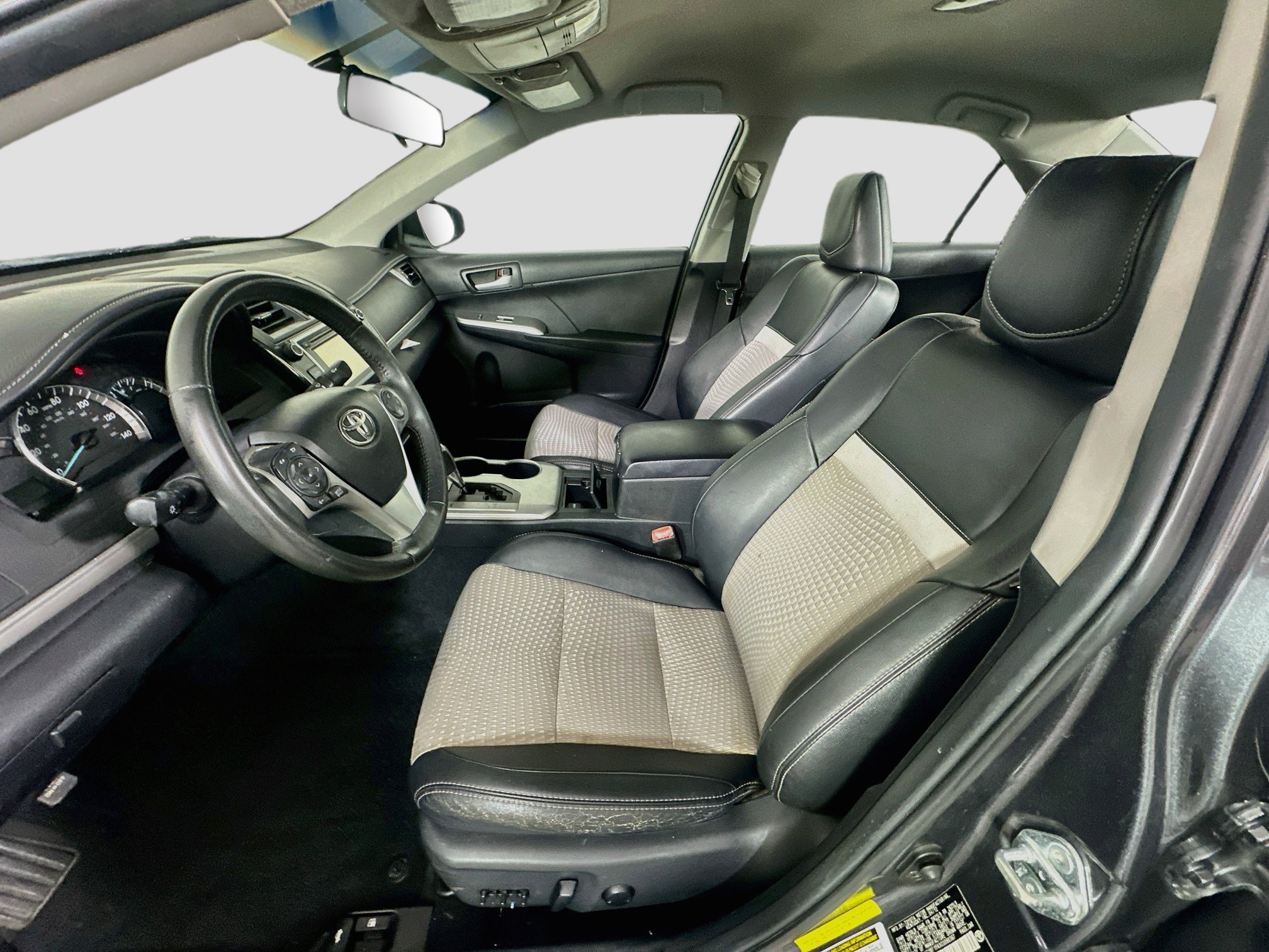 Used 2012 Toyota Camry SE FWD image 13