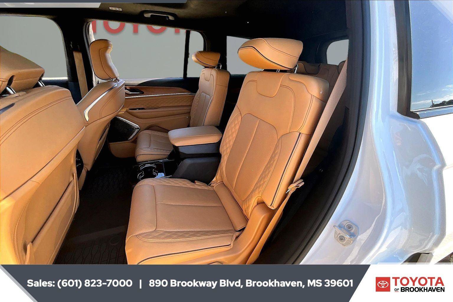 Used 2025 Jeep Grand Cherokee L Summit AWD/4WD image 21