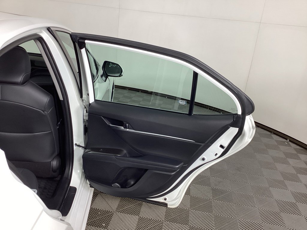 Used 2021 Toyota Camry SE w/ Cold Weather Package image 10
