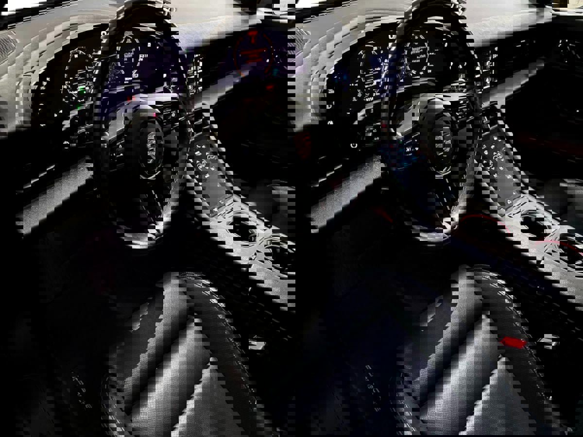 Used 2021 Porsche Taycan image 10