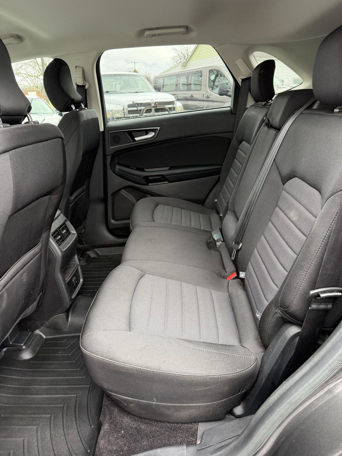 Used 2017 Ford Edge SE image 19
