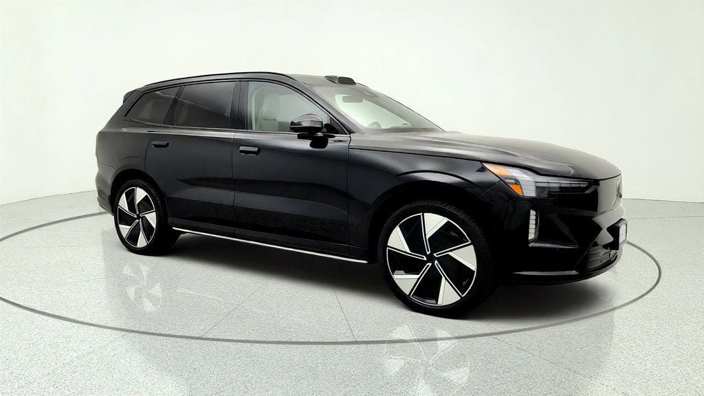 Used 2025 Volvo EX90 Ultra AWD/4WD image 3