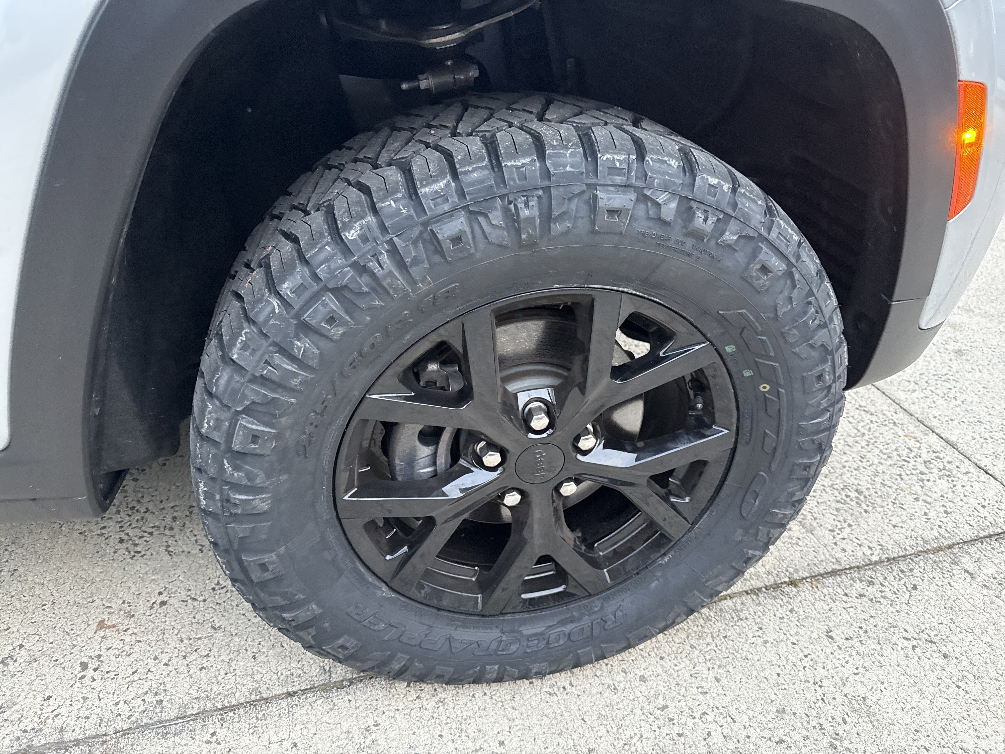 New 2025 Jeep Grand Cherokee Altitude image 11