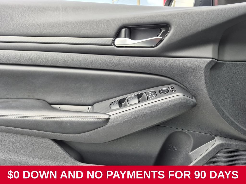 Used 2025 Nissan Altima 2.5 SV FWD image 11