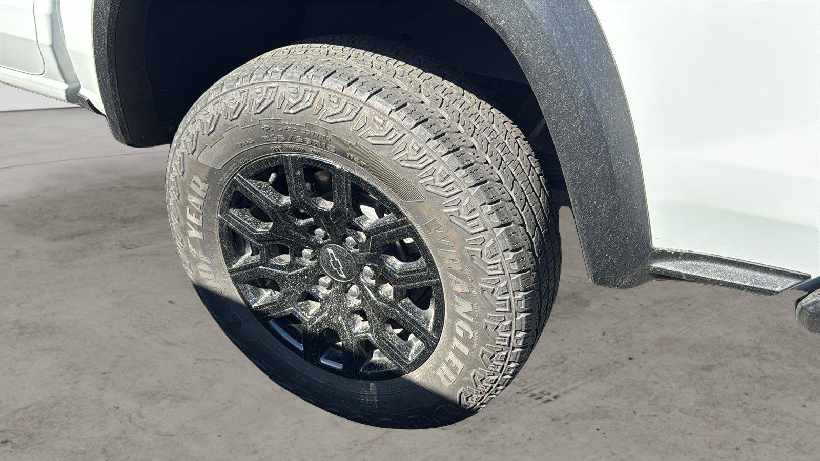Used 2025 Chevrolet Colorado Trail Boss AWD/4WD image 3