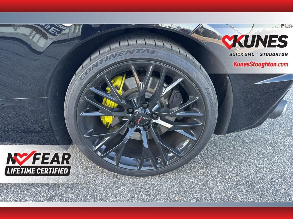 Used 2021 Chevrolet Corvette Stingray Convertible w/ Z51 Performance Package RWD image 17