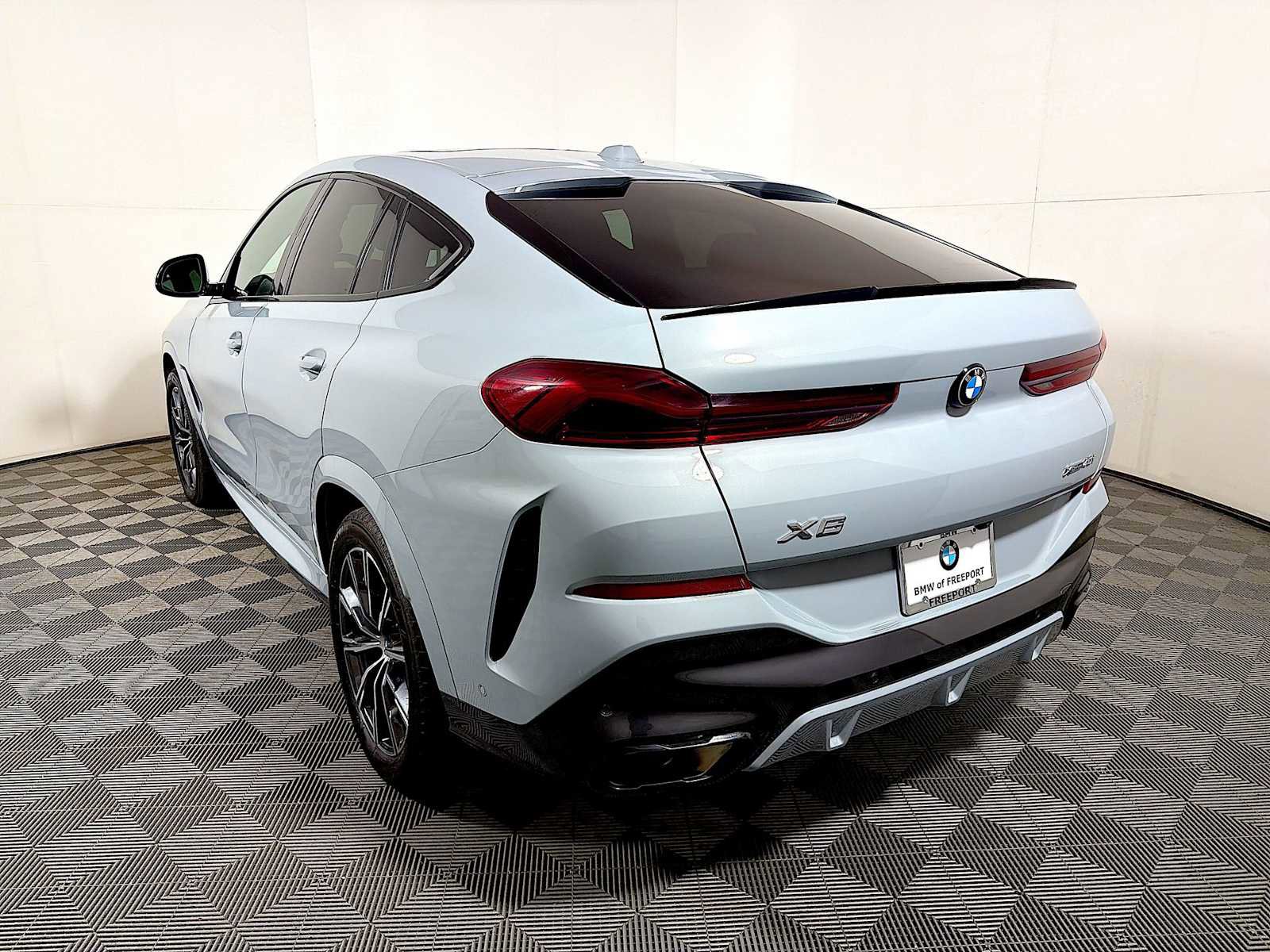 Used 2025 BMW X6 xDrive40i w/ Premium Package image 5