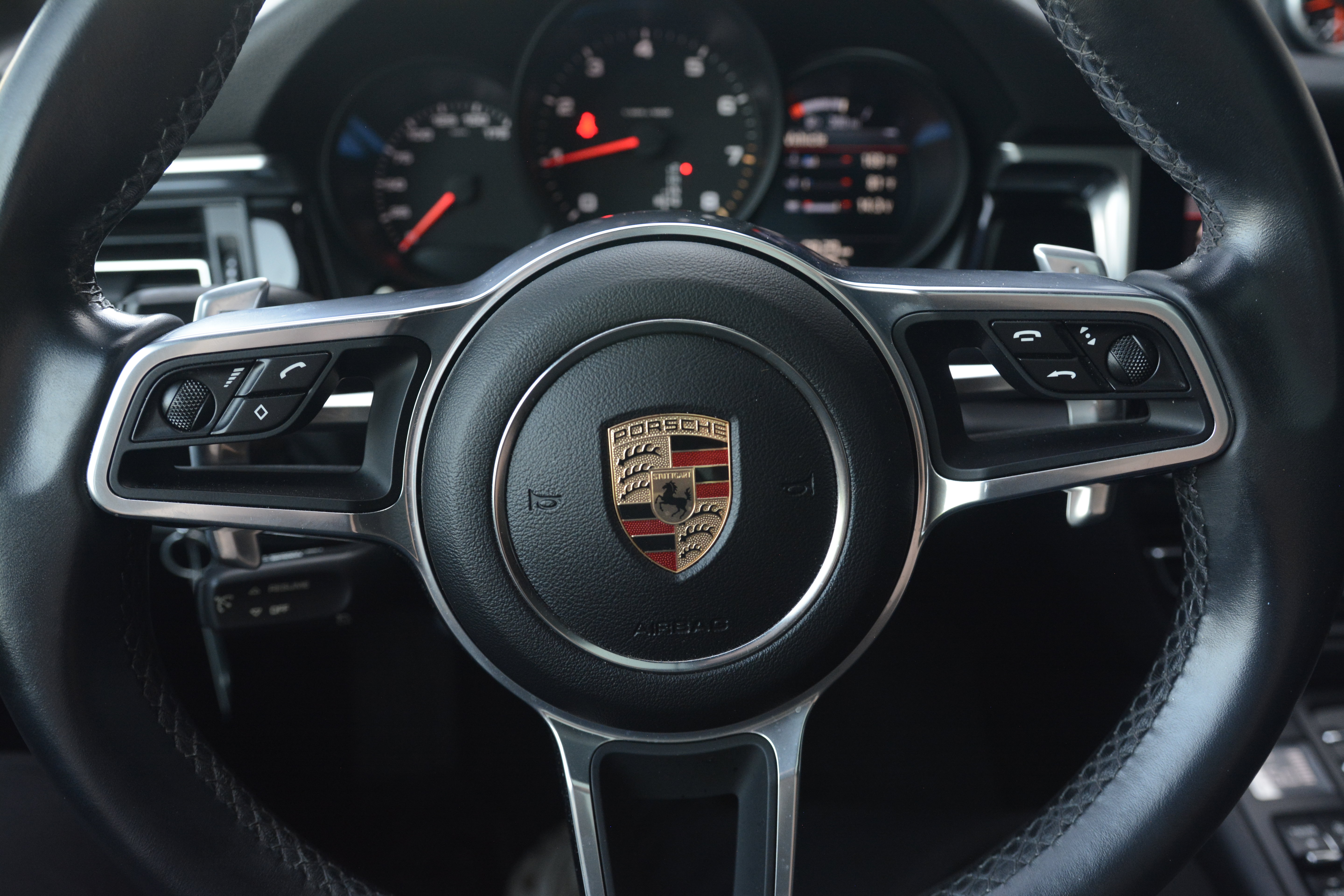 Certified 2019 Porsche Macan AWD/4WD image 16