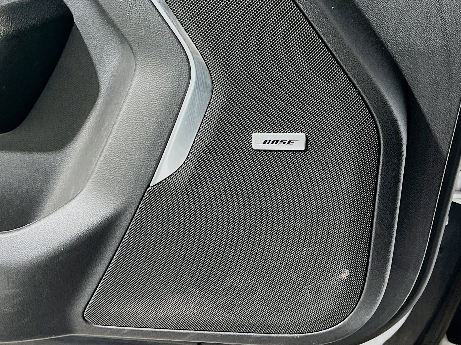 Used 2024 Chevrolet Suburban RST RWD image 14