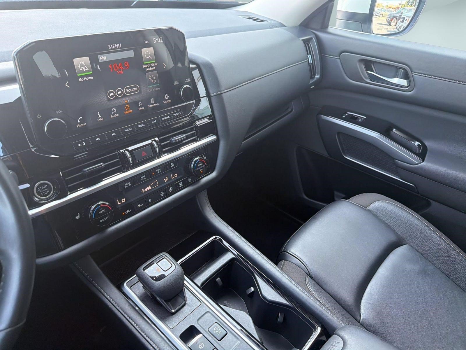 Used 2024 Nissan Pathfinder SL AWD/4WD image 27