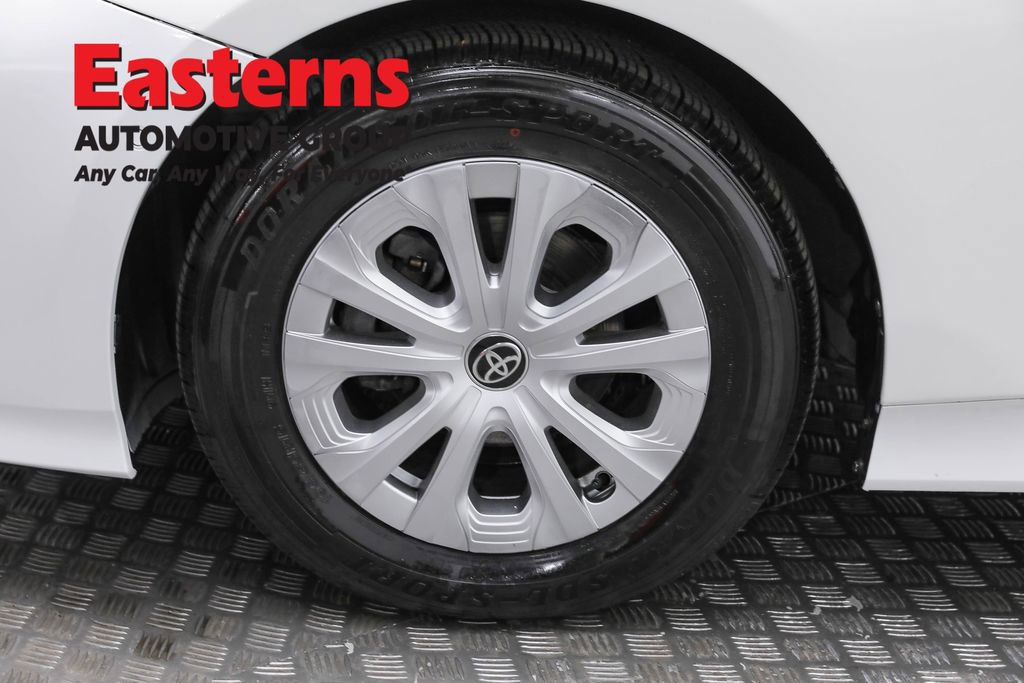 Used 2022 Toyota Prius LE image 30