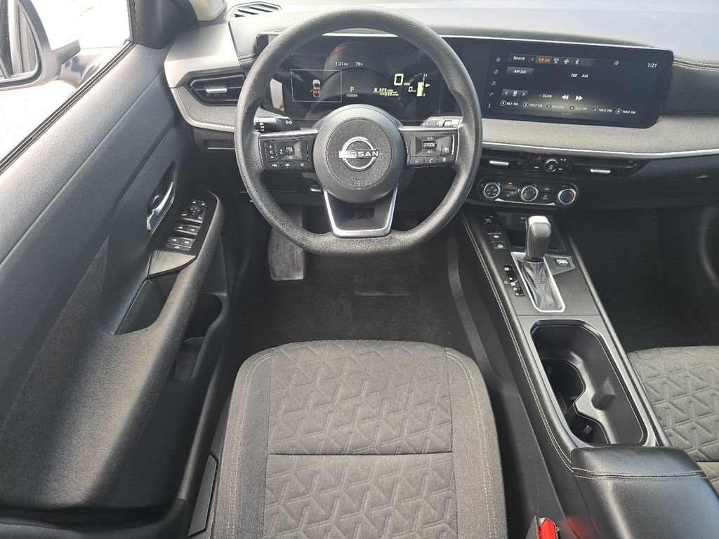Used 2025 Nissan Kicks SV AWD/4WD image 23