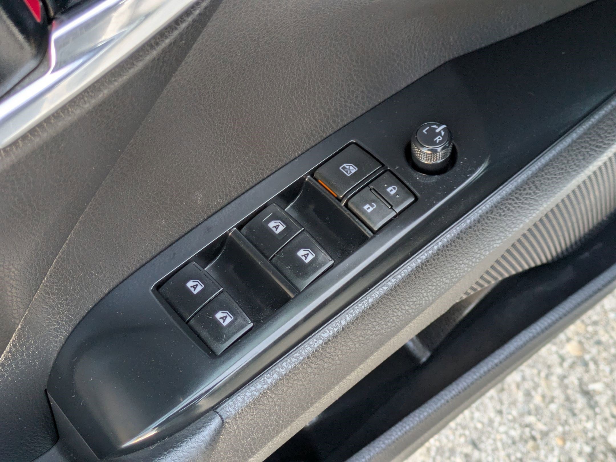 Used 2020 Toyota Camry SE image 11