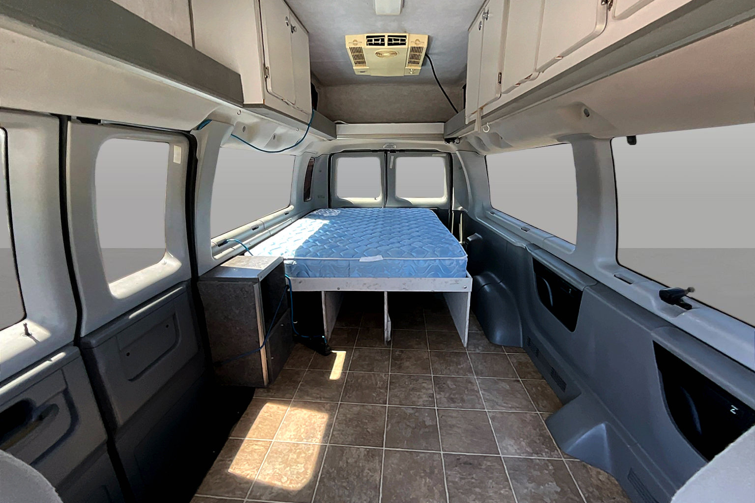 Used 2005 Ford E-350 and Econoline 350 XL RWD image 24