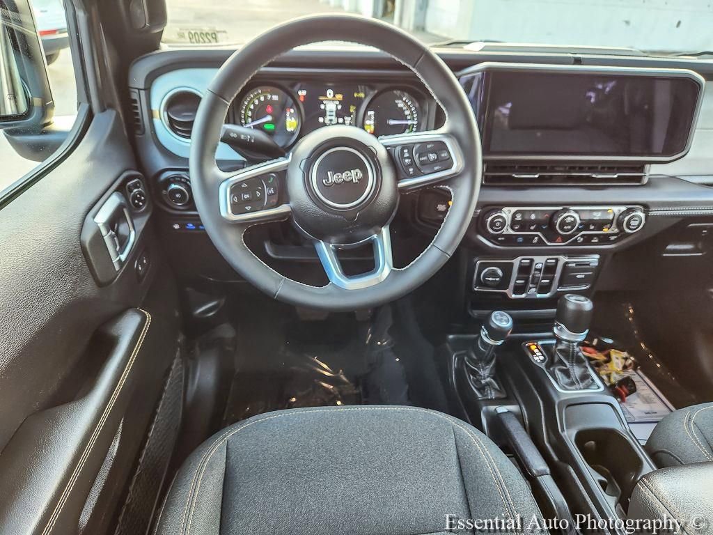 Used 2025 Jeep Wrangler Unlimited Sahara w/ Safety Group AWD/4WD image 12
