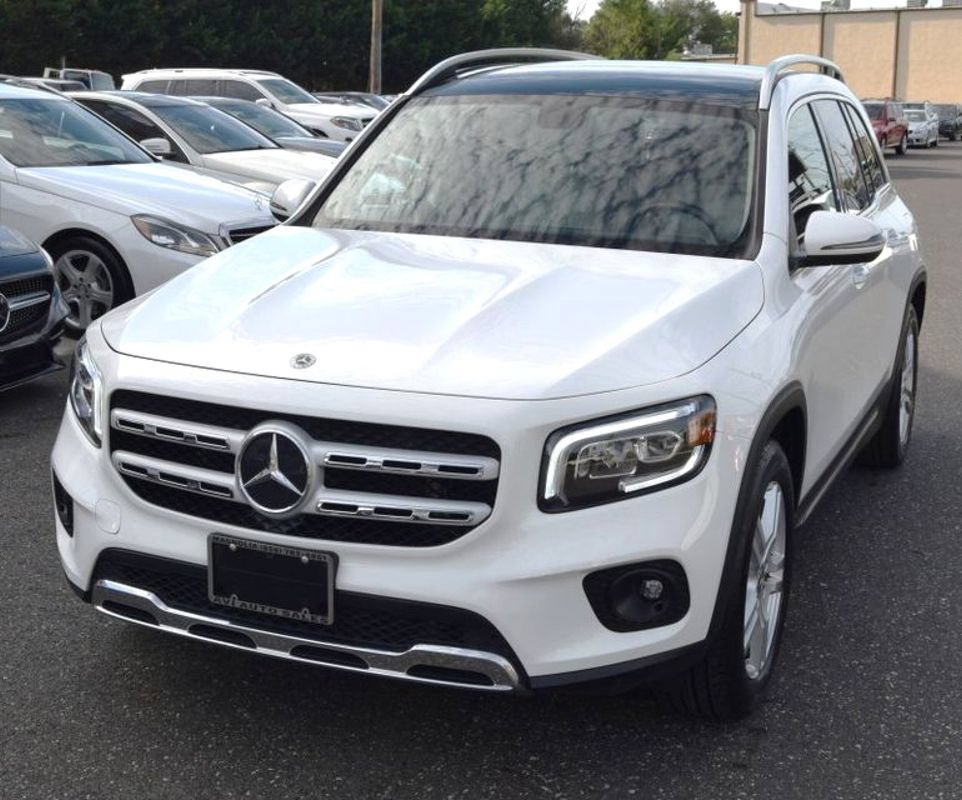 Used 2023 Mercedes-Benz GLB 250 4MATIC w/ Premium Package image 2