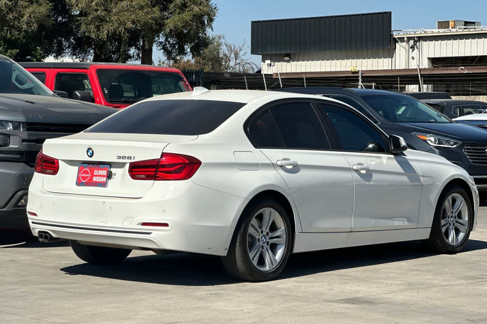 Used 2016 BMW 328i Sedan RWD image 3